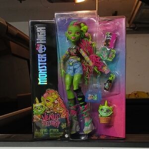 Monster High Venus McFlytrap Doll. NIB